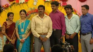 Naduvula Konjam Pakkatha Kaanom