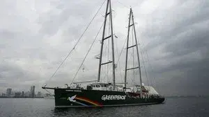 Qui a coulé le Rainbow Warrior ?