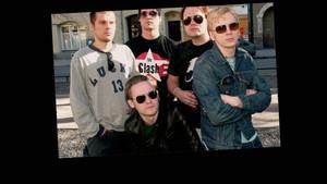 Så nära får ingen gå - ett år med Kent